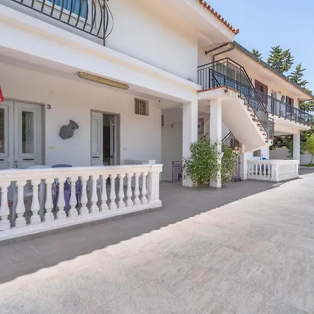 Con Vista Piscina Daire Noto